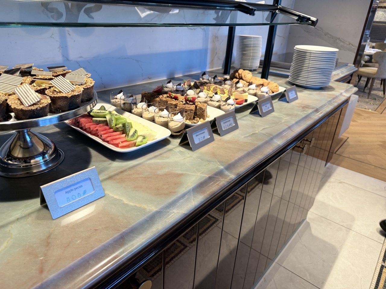Buffet met digitale menudisplays